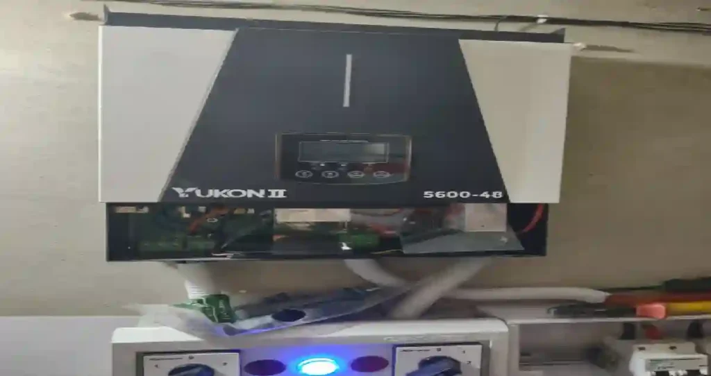 5.6 kW off-grid/hybrid solar inverter maintenance for residential and off-grid use