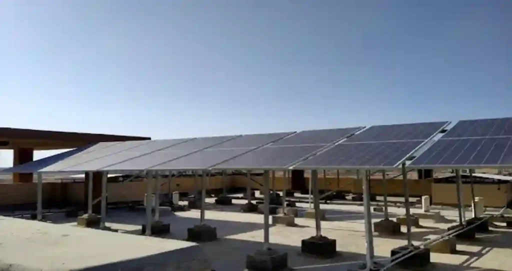 A school rooftop featuring a high-quality installation of solar panels for schools under bright daylight, showcasing efficient solar energy generation.
