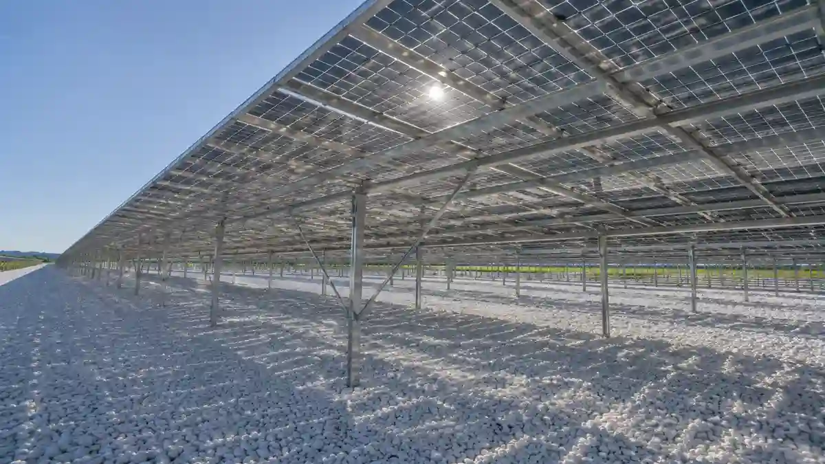Bifacial solar panel albedo effect showing reflected sunlight increasing rear-side energy generation.